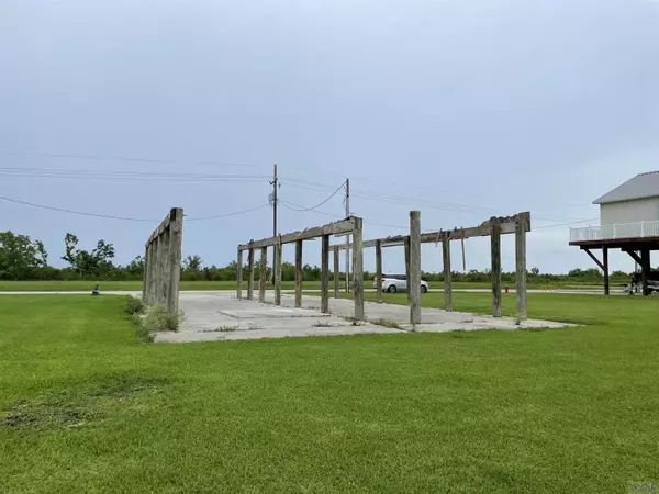 6224 BAYOUSIDE DR, Chauvin, LA 70344