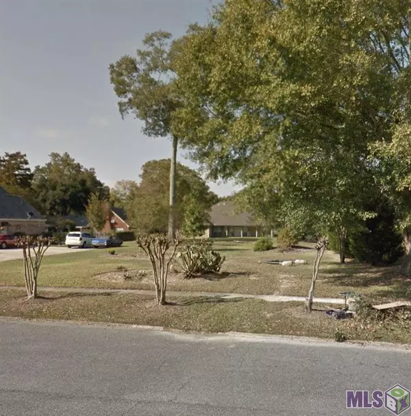 Baker, LA 70714,303 CHALEUR DR