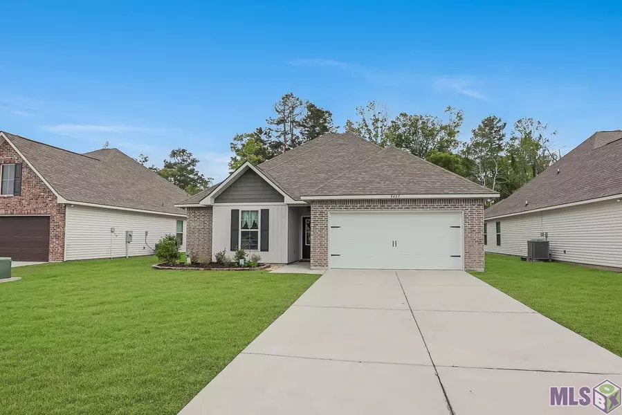 9687 FAIRHOPE LN, Denham Springs, LA 70726