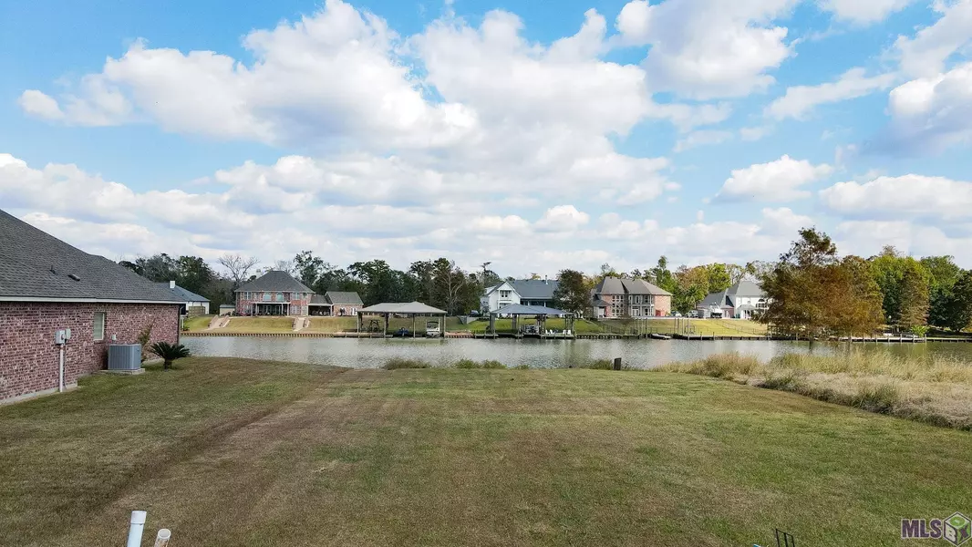 11432 RIVER HIGHLANDS, St Amant, LA 70774