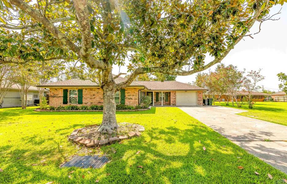 203 St Agnes Drive, Bourg, LA 70343