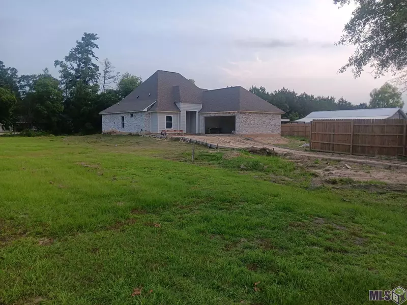 11192 WHISPERING OAKS DR, Denham Springs, LA 70726