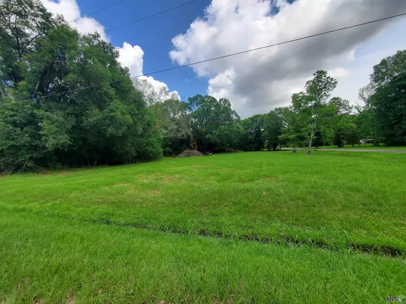 3085 S VERNON DR, Zachary, LA 70791