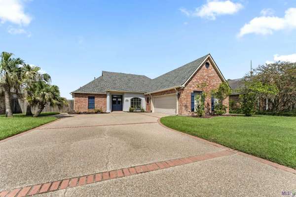 18035 LAKE IRIS AVE, Baton Rouge, LA 70817