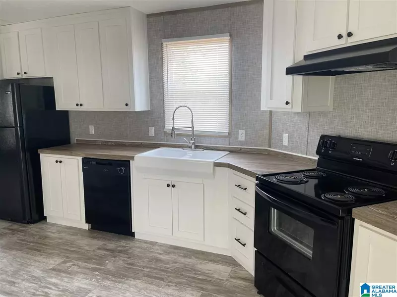 140 COUNTY ROAD 214, Fruithurst, AL 36262