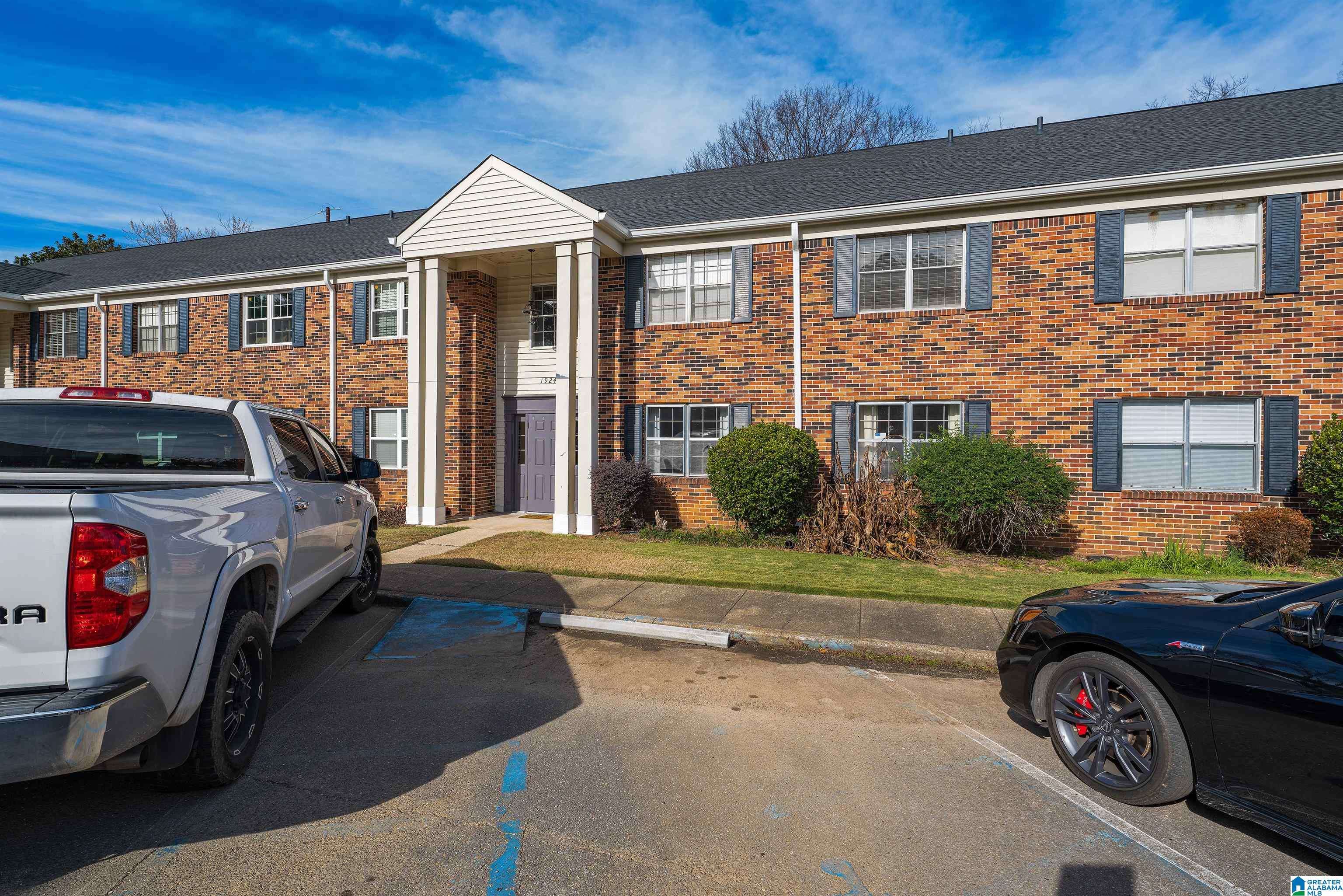 1924 SHADES CLIFF TERRACE #B, Homewood, AL 35216