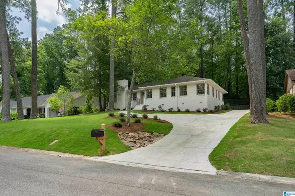 Mountain Brook, AL 35213,3855 COVE DRIVE