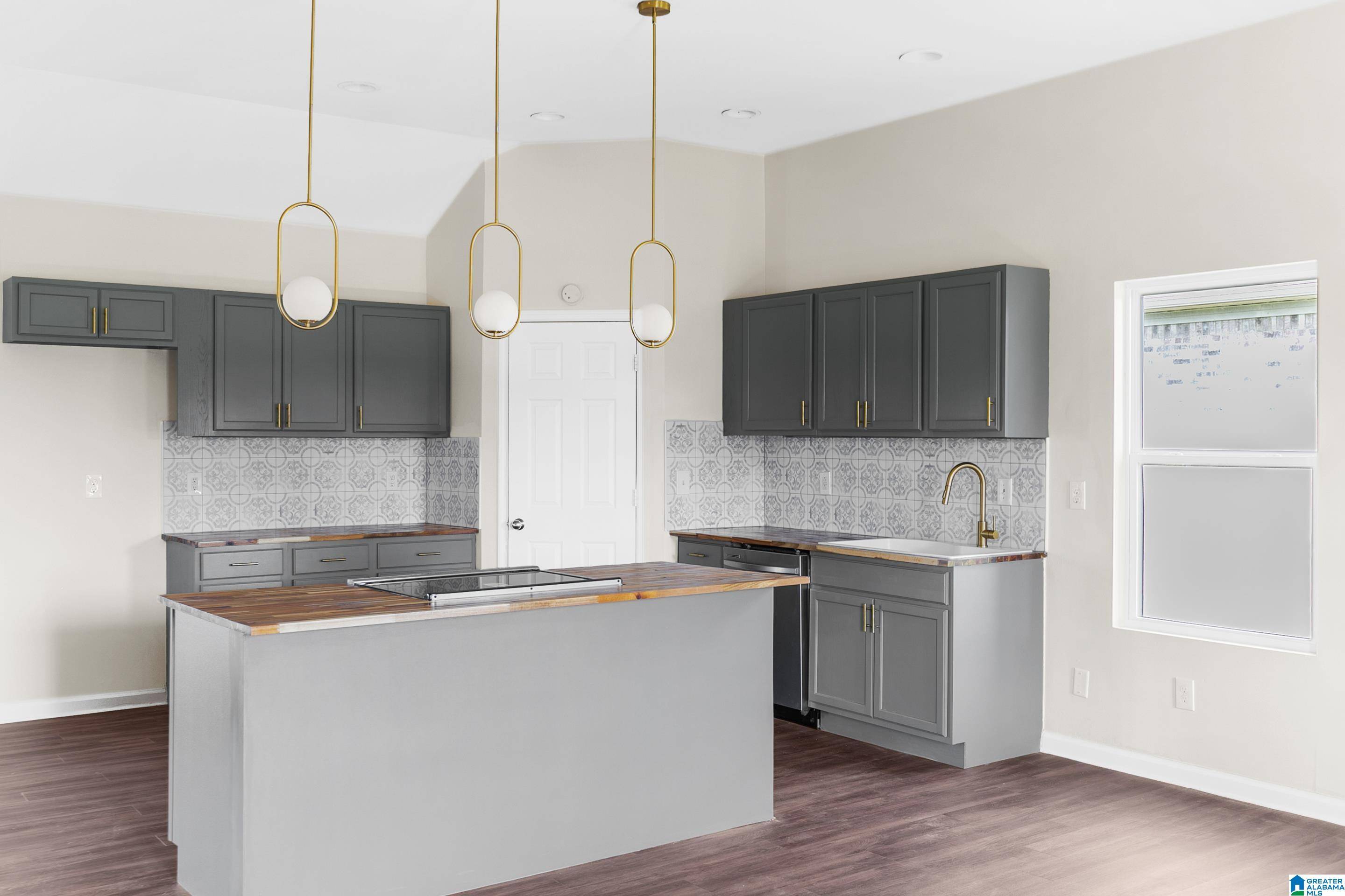 2208 SMITHFIELD LANE, Birmingham, AL 35207