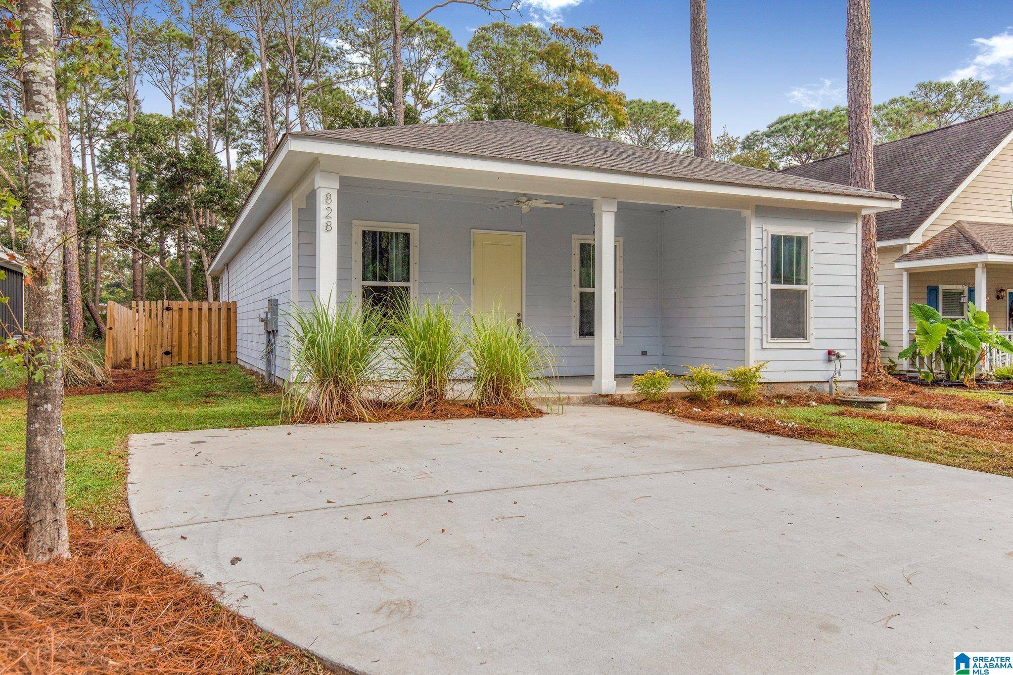 Gulf Shores, AL 36542,828 E 22ND AVENUE E
