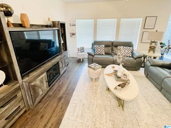 Leeds, AL 35094,694 JOHNNYS COVE