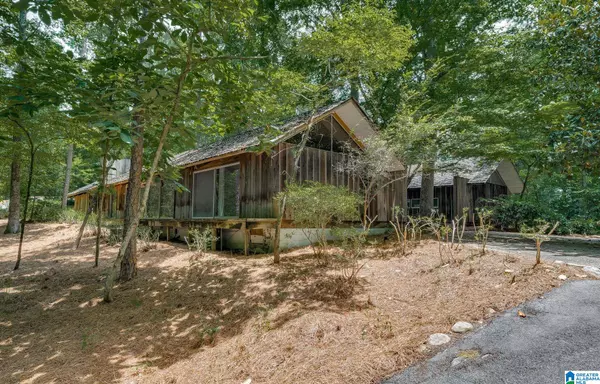 Mountain Brook, AL 35243,4212 OLD BROOK TRAIL