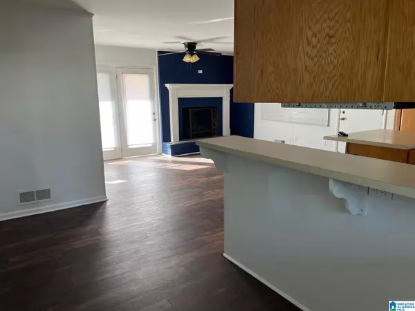 Birmingham, AL 35235,912 WILDWOOD DRIVE