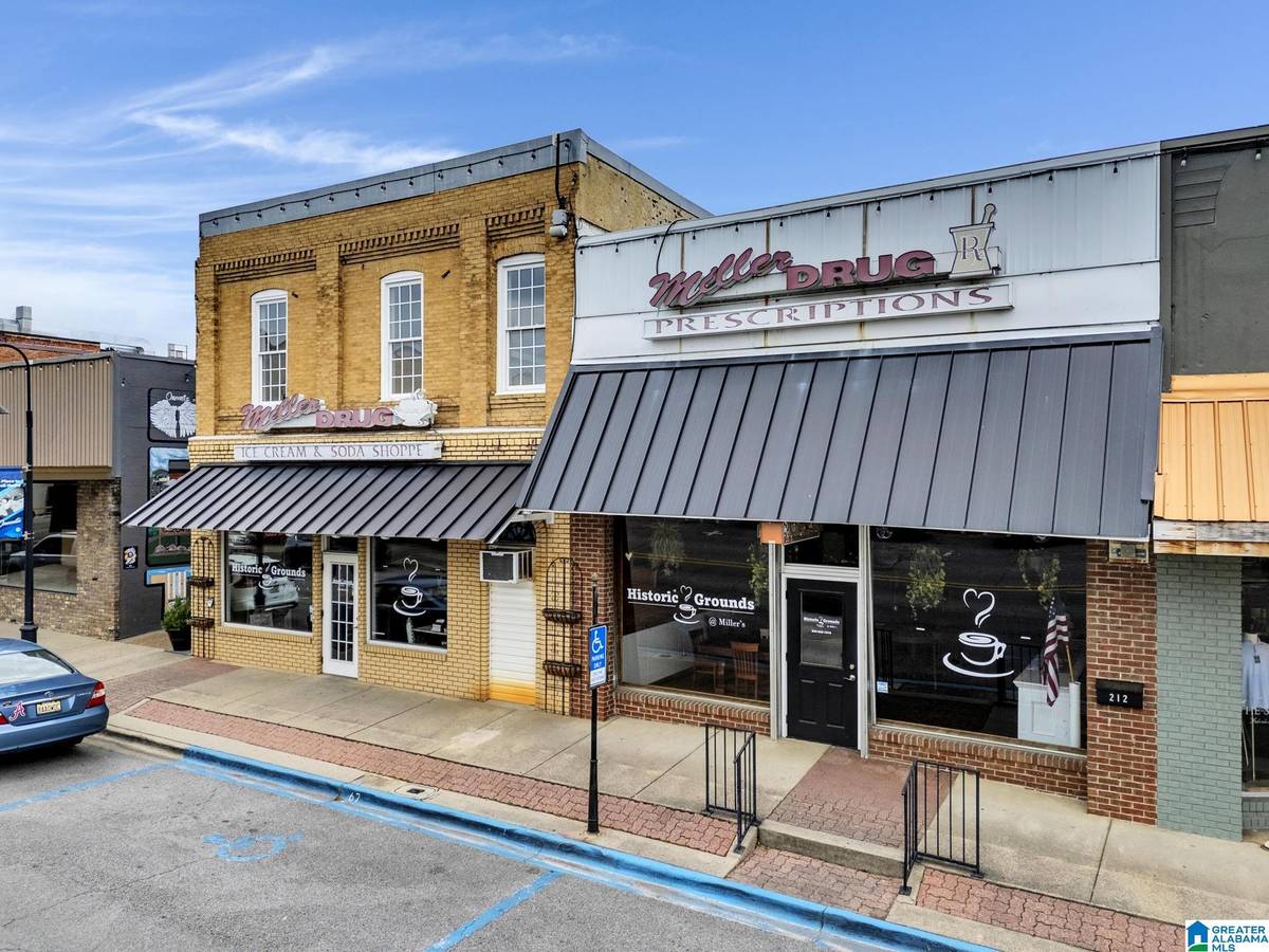 Oneonta, AL 35121,212 1ST AVENUE