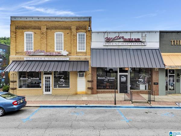 Oneonta, AL 35121,212 1ST AVENUE