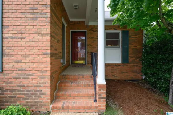 Vestavia Hills, AL 35216,2212 ASCOT LANE