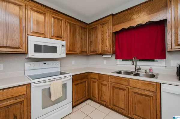 Vestavia Hills, AL 35216,2212 ASCOT LANE
