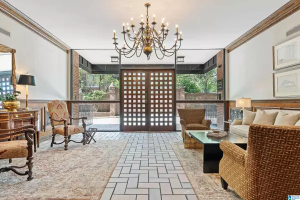 Birmingham, AL 35205,2716 HANOVER CIRCLE #200