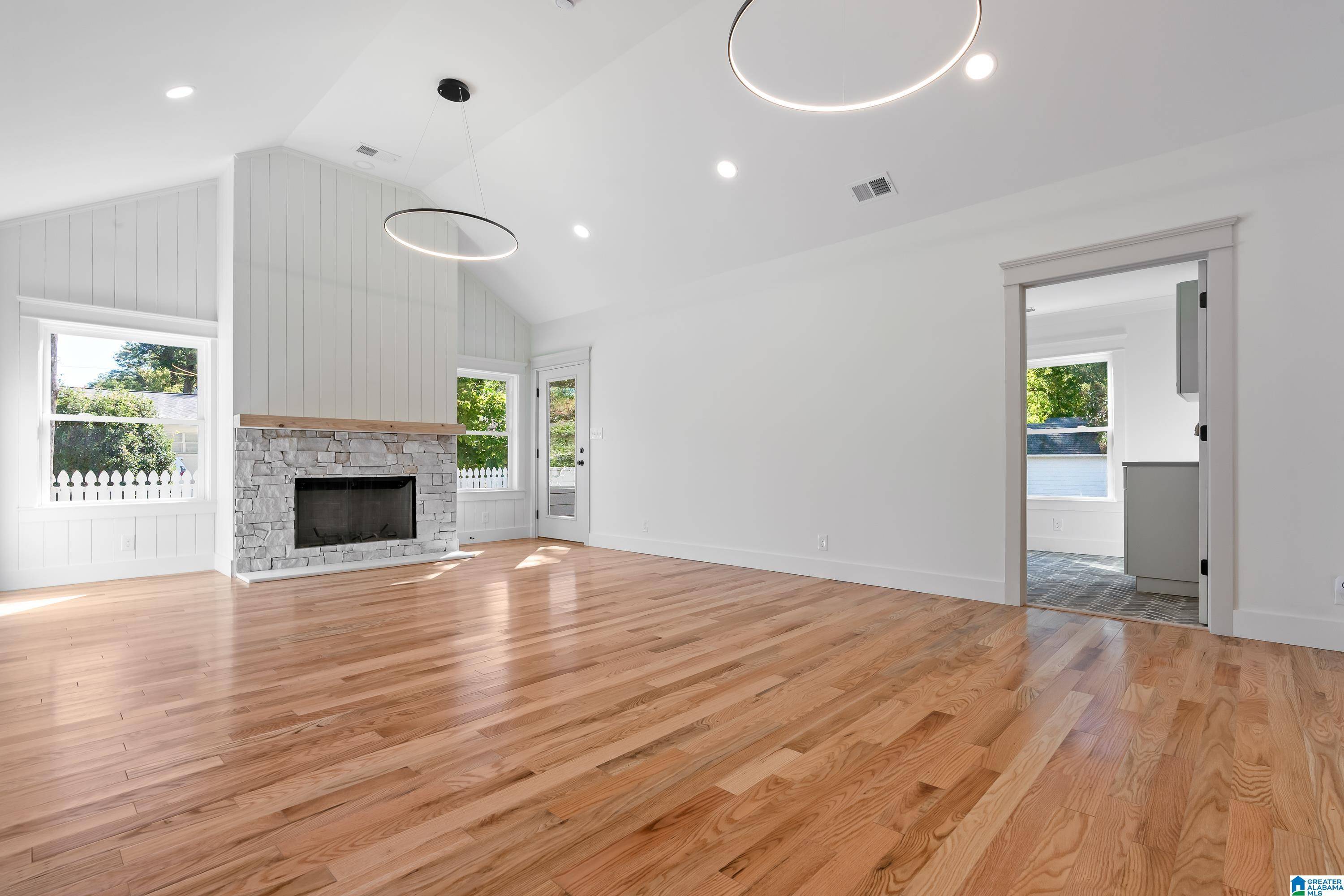 Homewood, AL 35209,137 W GLENWOOD DRIVE