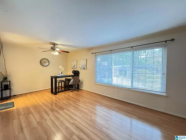 Vestavia Hills, AL 35216,2082 MONTREAT CIRCLE #2082