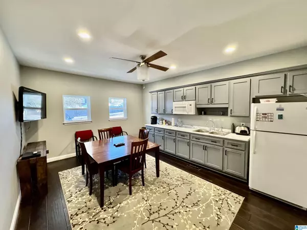 Oneonta, AL 35121,206 3RD AVENUE EAST