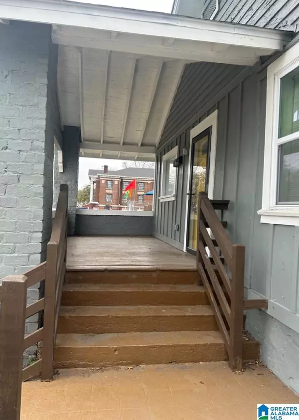 Birmingham, AL 35207,2524 35TH AVENUE N