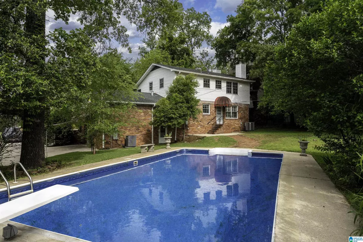 Vestavia Hills, AL 35216,913 CHESTNUT STREET