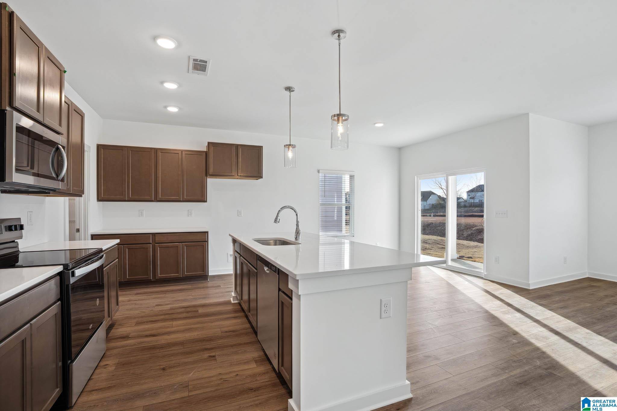 Cropwell, AL 35054,376 LAKELAND COURT