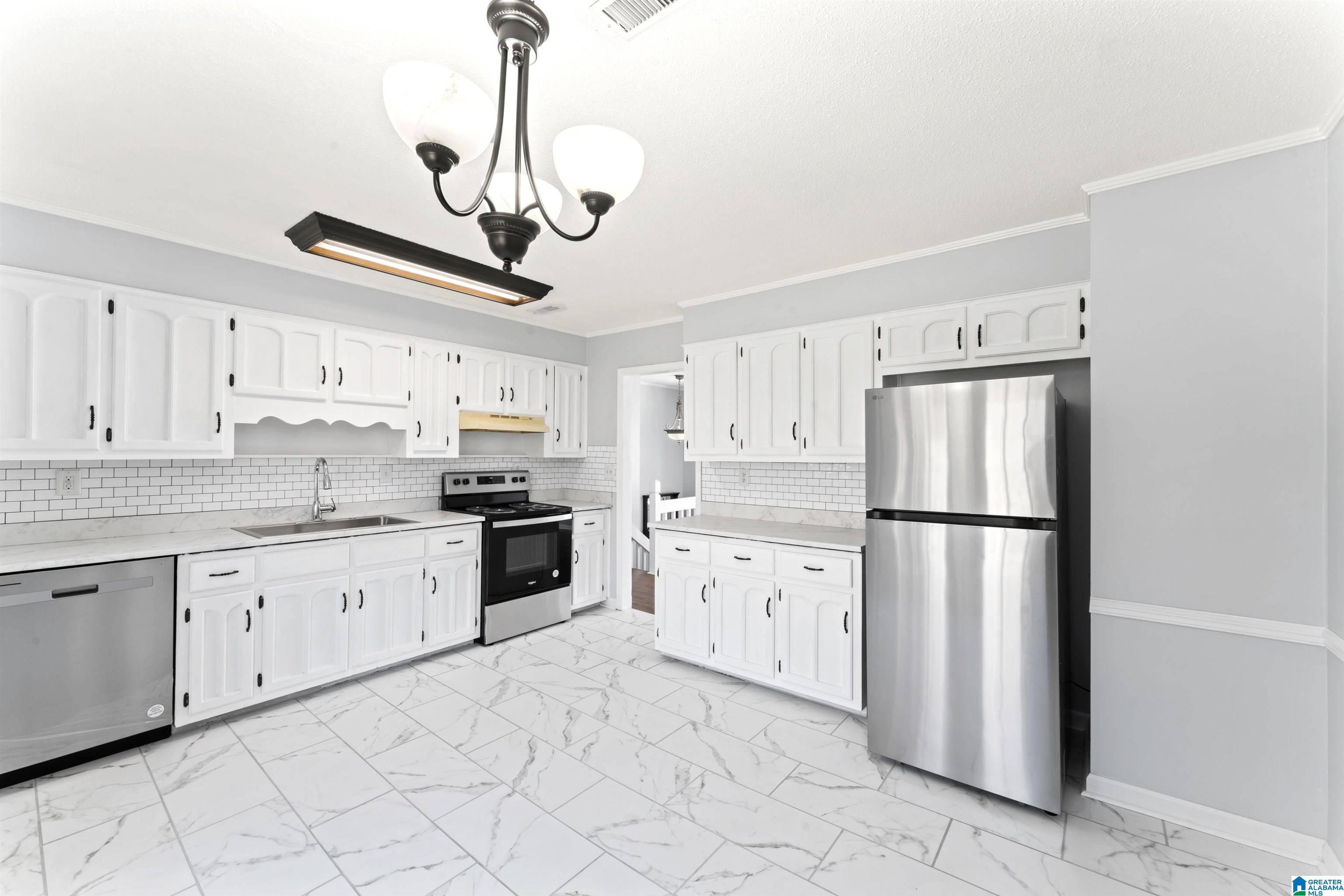 Fultondale, AL 35217,404 SANDRA LANE