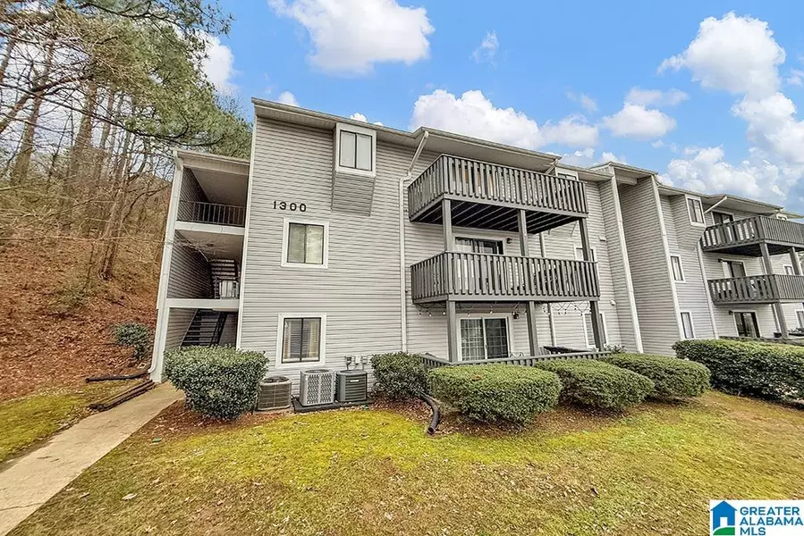1306 WOODLAND VILLAGE #1306, Homewood, AL 35216