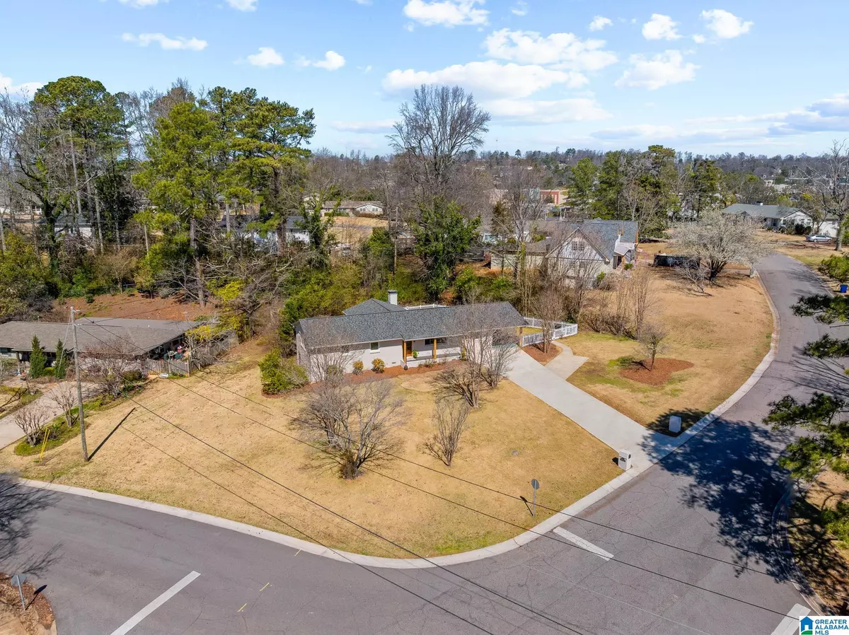 Vestavia Hills, AL 35216,916 SOUTHRIDGE DRIVE