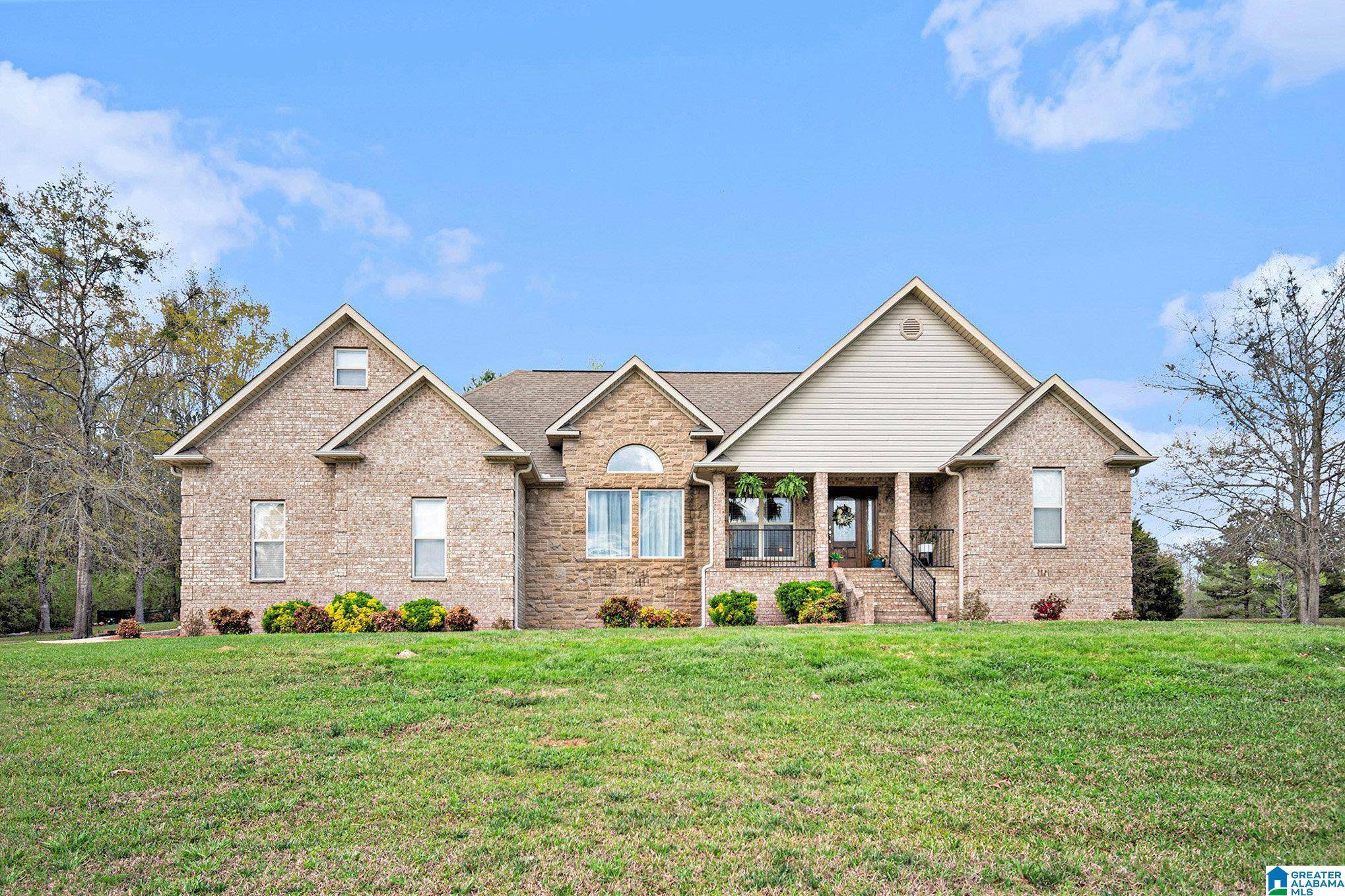 118 CREEKWOOD CIRCLE, Clanton, AL 35045