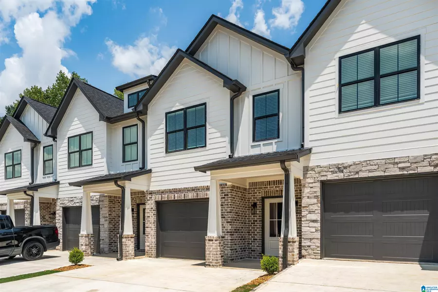 22132 VILLAGE PARKWAY, Helena, AL 35080