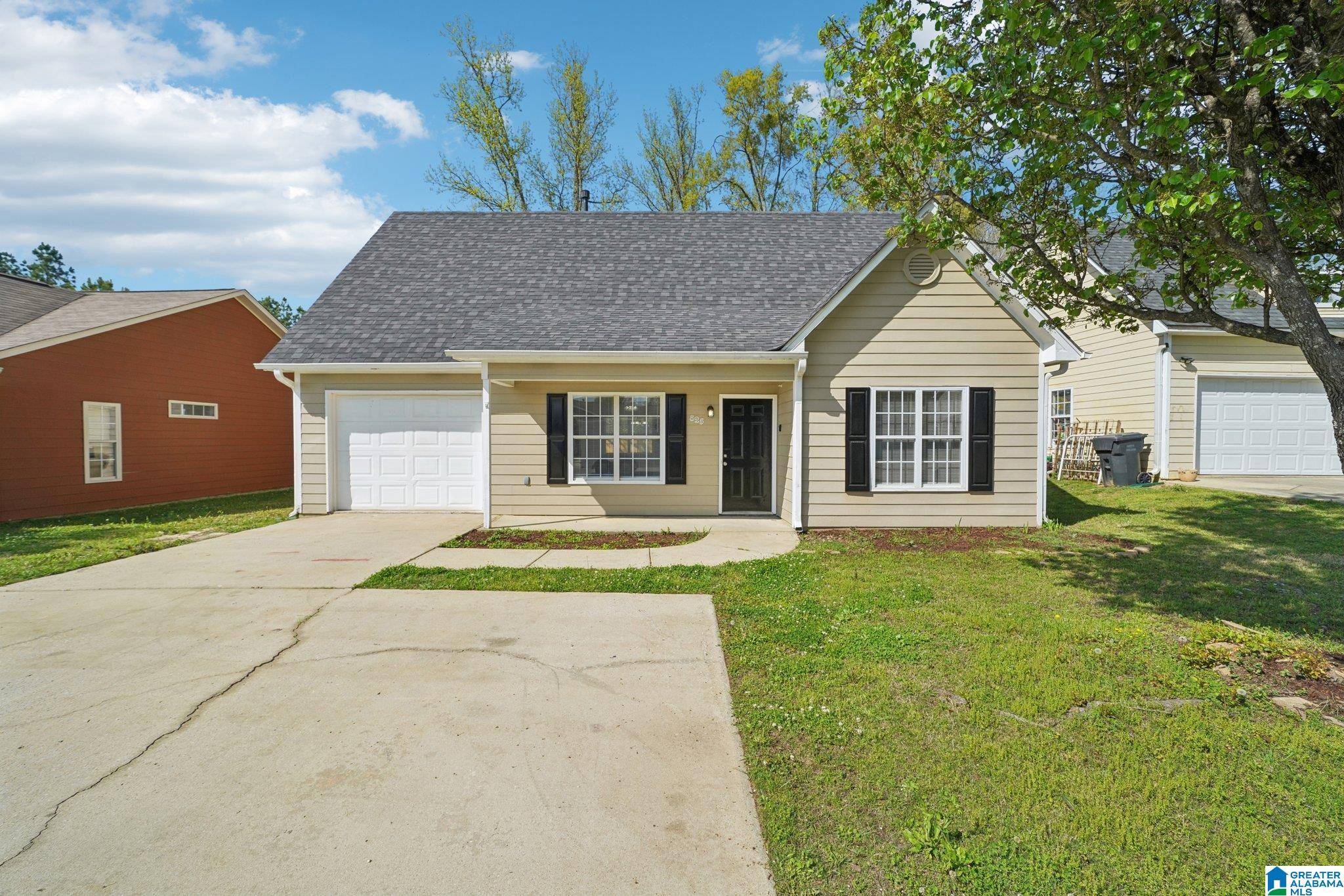 825 MERIWEATHER DRIVE, Calera, AL 35040