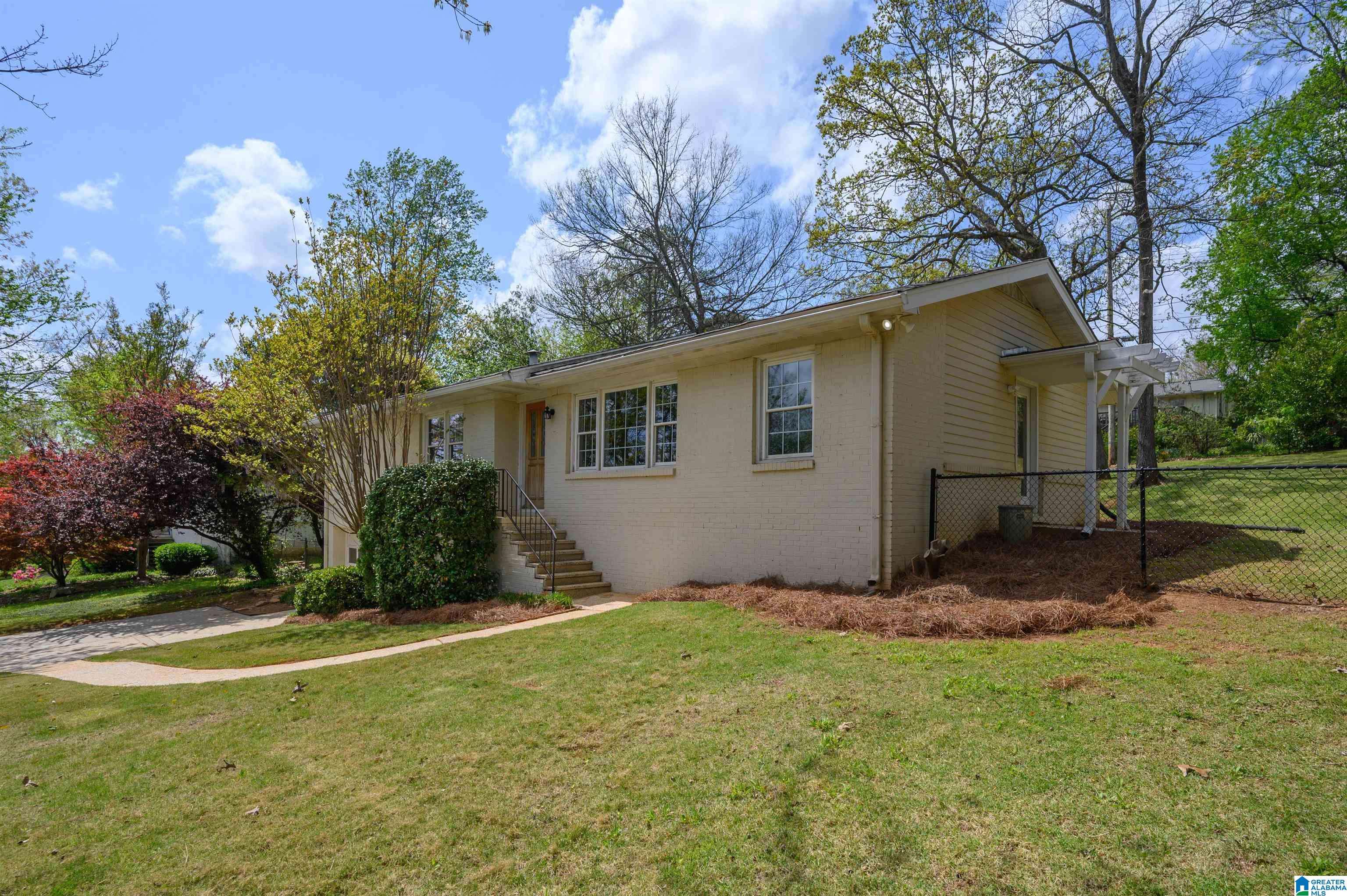 Vestavia Hills, AL 35226,2528 FLEETWAY DRIVE