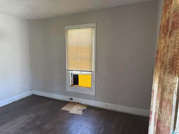 Birmingham, AL 35211,719 WASHINGTON AVENUE SW