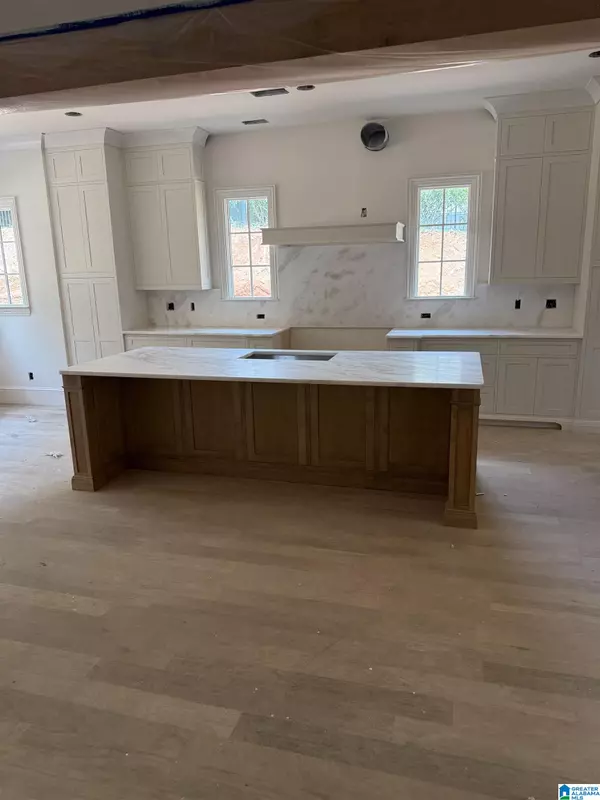 Vestavia Hills, AL 35242,4376 KINGS MOUNTAIN RIDGE