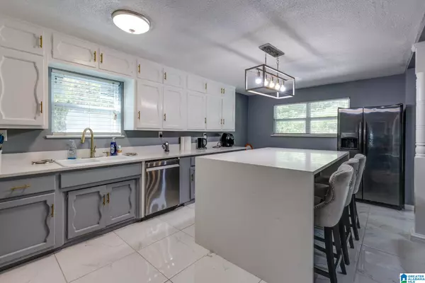 1044 6TH PLACE W, Birmingham, AL 35204