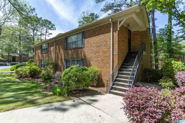 2097 MONTREAT CIRCLE #2097, Vestavia Hills, AL 35216