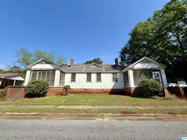 301 W PARKWAY, Talladega, AL 35160