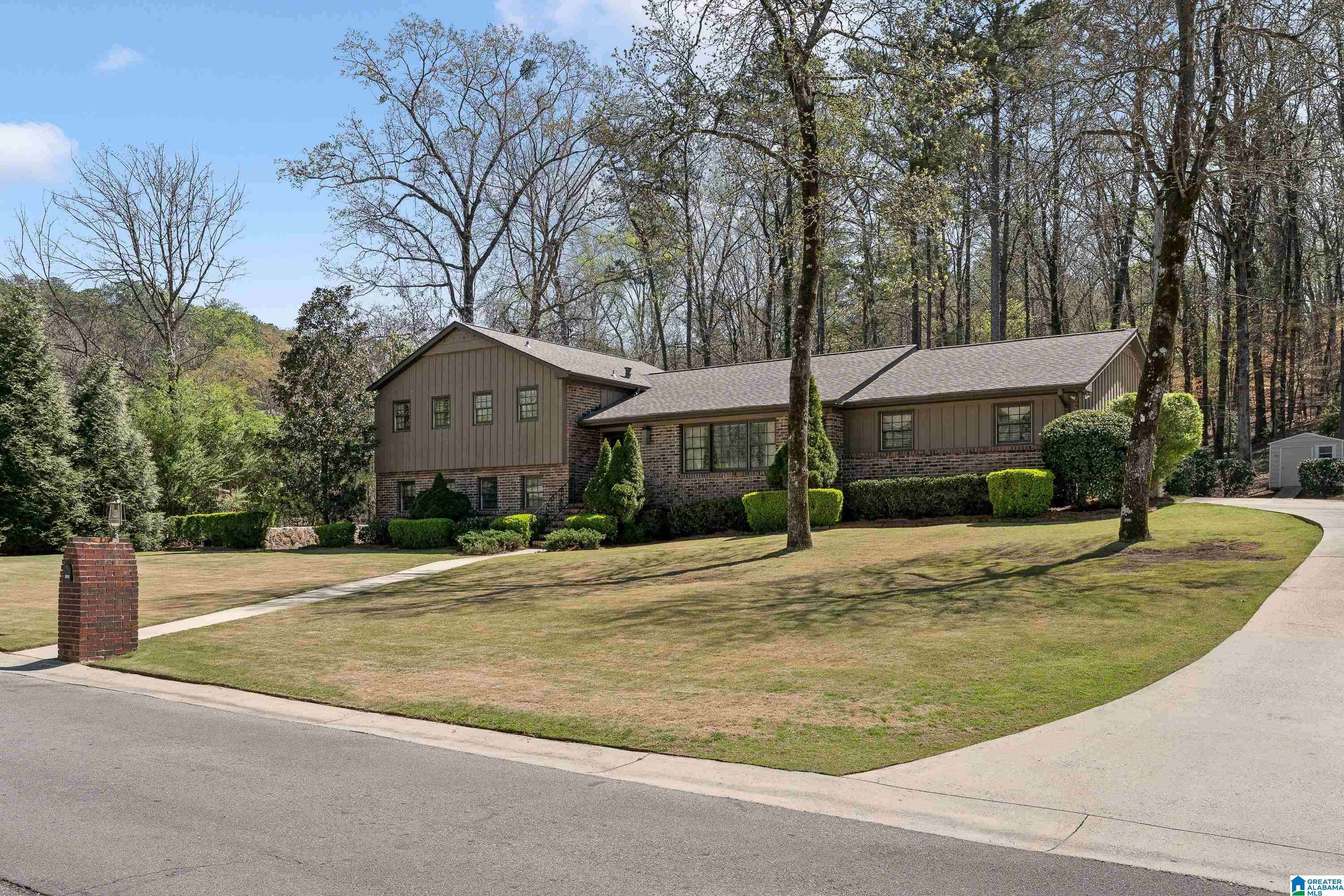 Vestavia Hills, AL 35216,1501 BADHAM DRIVE
