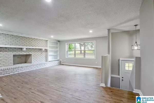 Pleasant Grove, AL 35127,225 7TH AVENUE