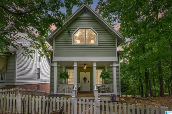 56 N HOLLOW ALLEY, Hayden, AL 35079
