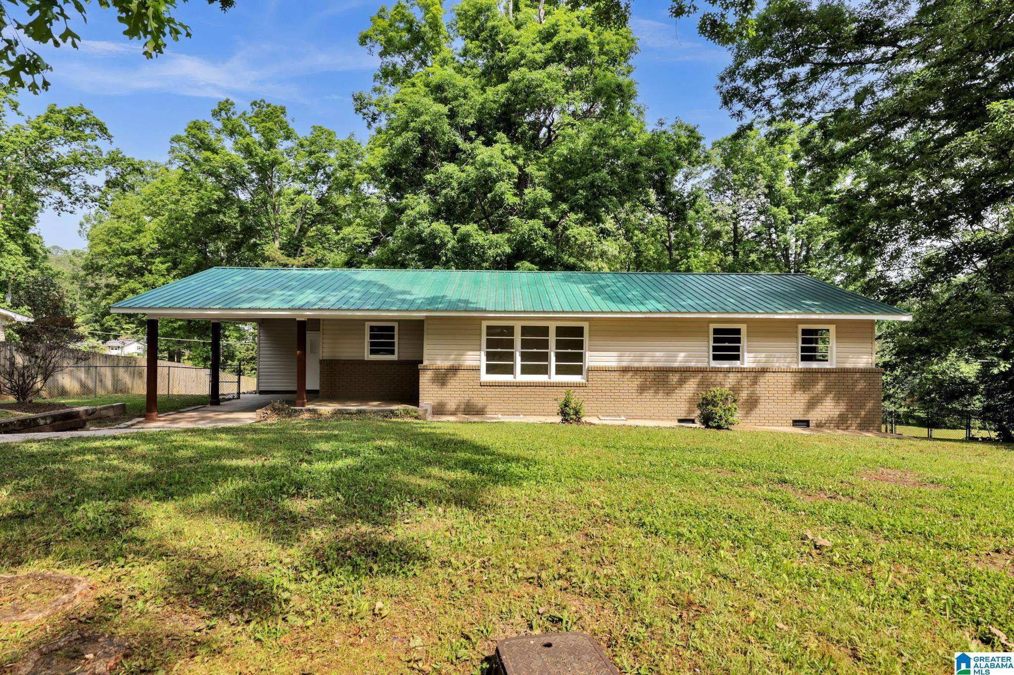 Weaver, AL 36277,829 WOODLOCK LANE