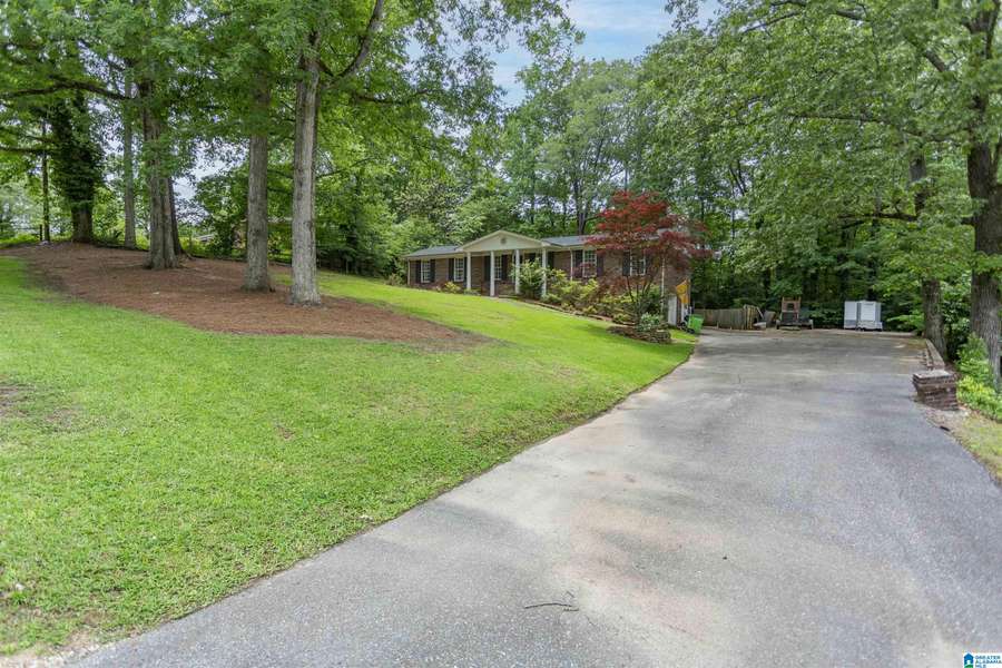 7157 ROWAN ROAD, Leeds, AL 35094