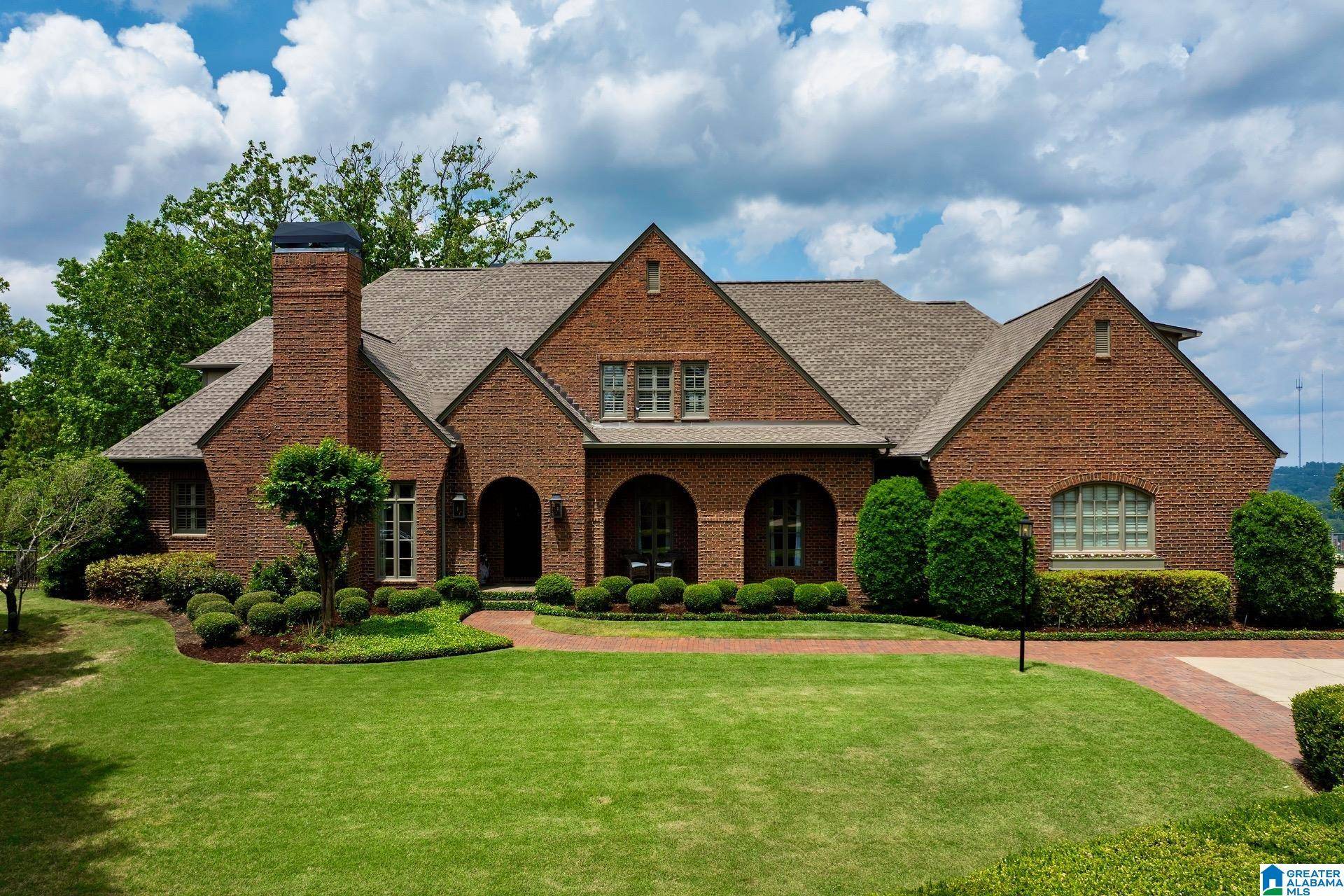2024 VESTAVIA DRIVE, Vestavia Hills, AL 35216