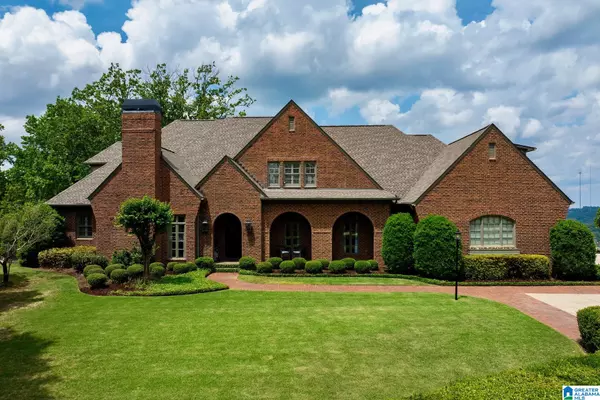2024 VESTAVIA DRIVE, Vestavia Hills, AL 35216