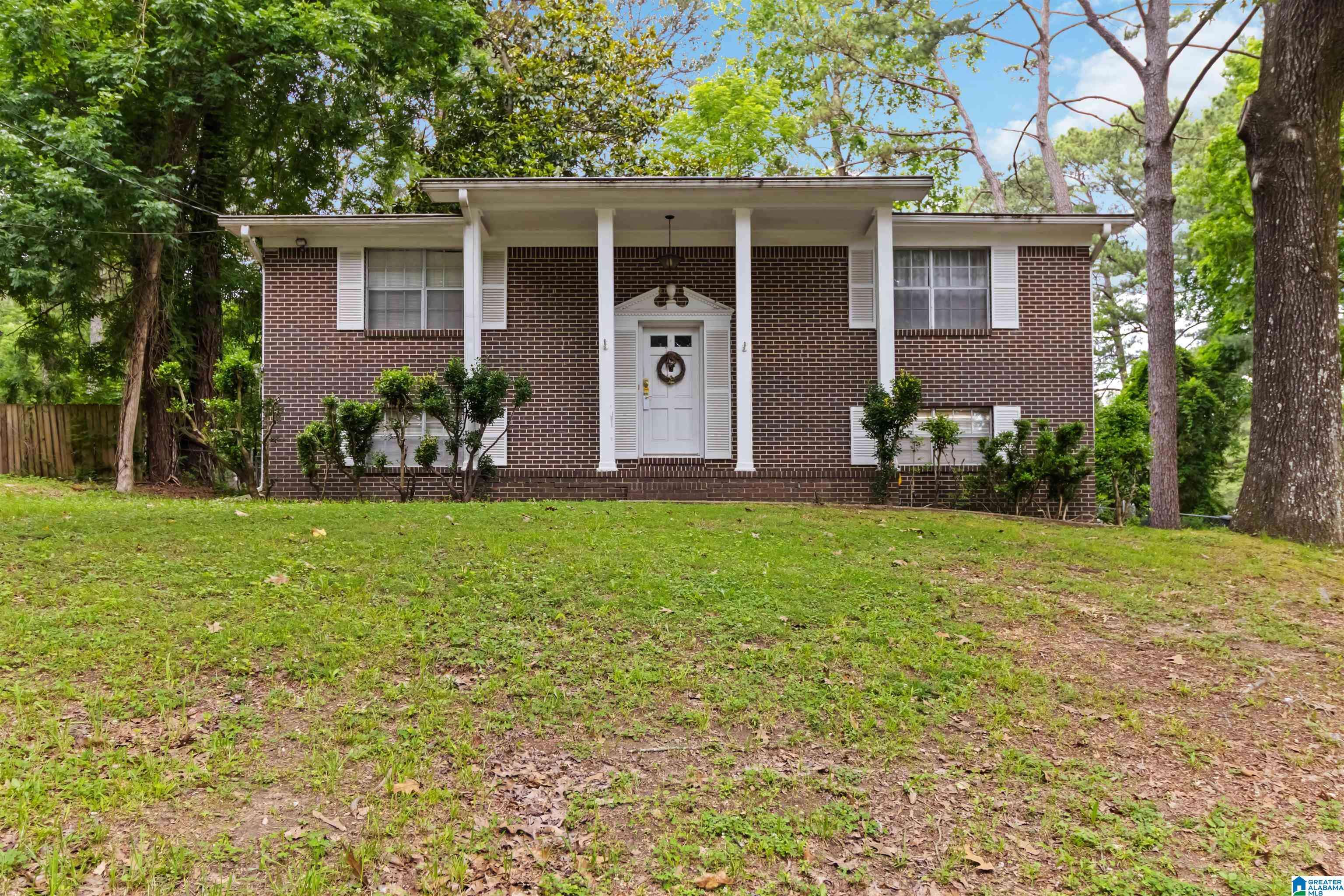 2424 DEBBIE DRIVE, Center Point, AL 35215