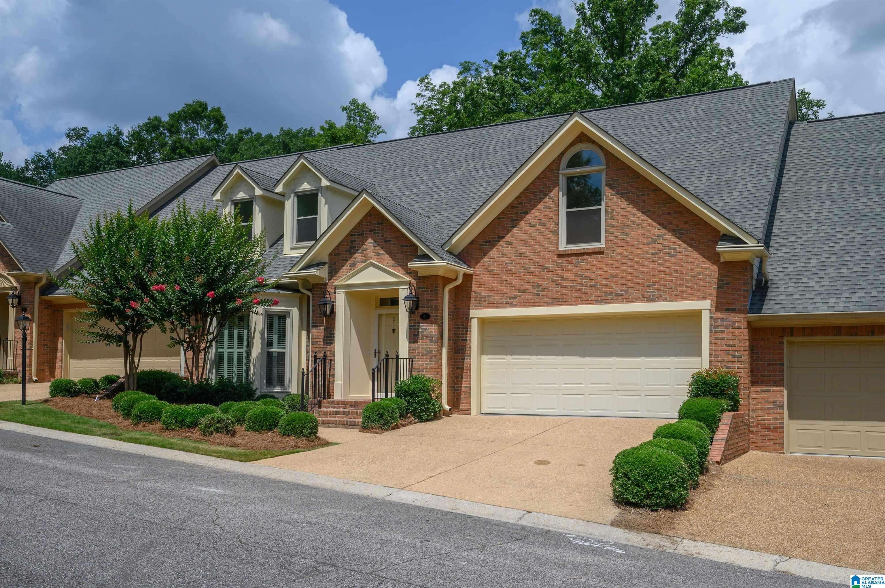 21 THE OAKS CIRCLE, Hoover, AL 35244