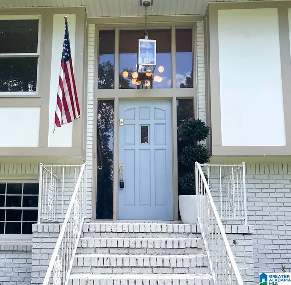 Vestavia Hills, AL 35243,3583 VALLEY CIRCLE