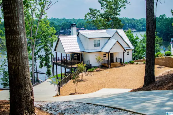 Wedowee, AL 36278,423 PINEYWOODS DRIVE